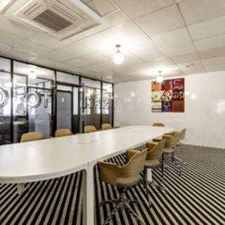 Bureau privé 42 m² 12 postes Location bureau Rue de l'Hôtel de ville Neuilly-sur-Seine 92200 - photo 3